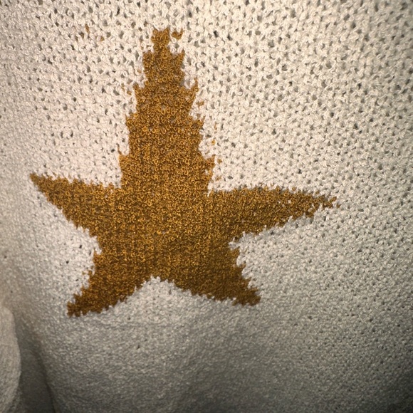 Wishlist M/L hacci loose knit  crewneck sweater. Ivory with mustard brown stars. - Picture 4 of 12
